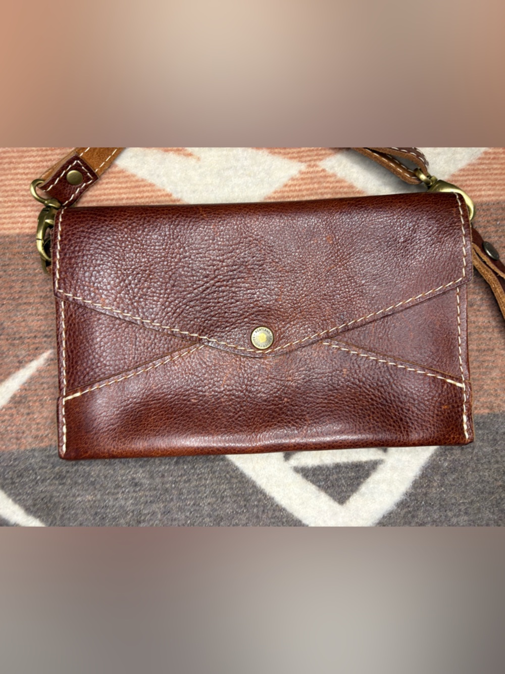 Portland Leather Two-Tone Brown Crossbody Wallet Bag - Picture 4 of 15